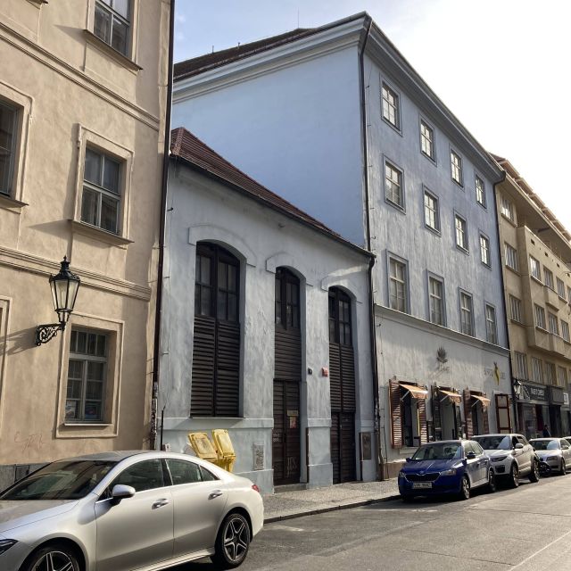 Following Franz Kafka: A Self-Guided Audio Tour in Prague - Tour Features and Accessibility