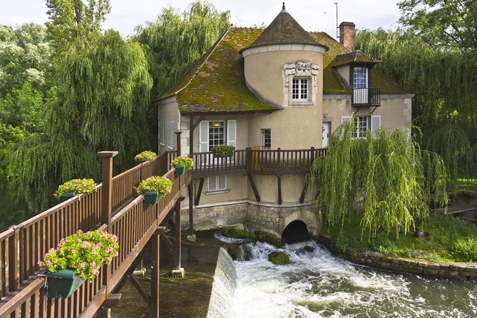 Fontainebleau and Barbizon Half Day Guided Tour From Paris by Minivan - Good To Know