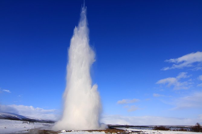 Fontana Geothermal Spa and Golden Circle Tour From Reykjavik - Exploring Thingvellir National Park