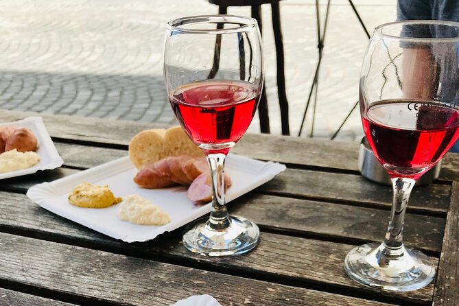 Food and Wine Tasting With a Sommelier - Sommeliers Expertise