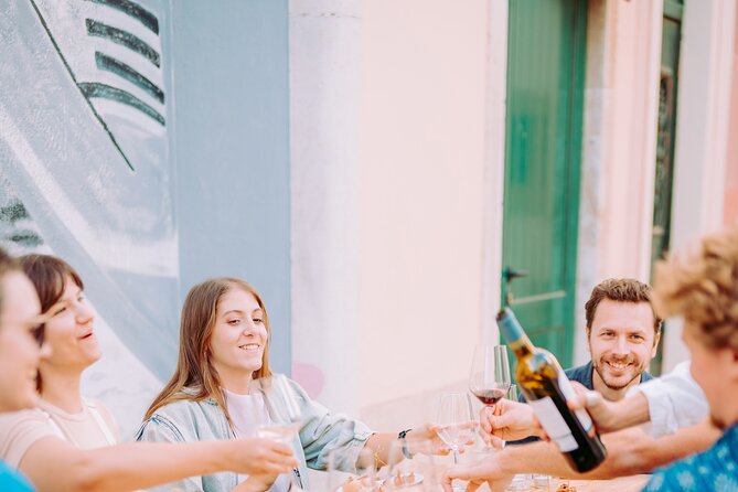 Food & Drink Walking Tour in Faro - Tour Capacity and Flexibility
