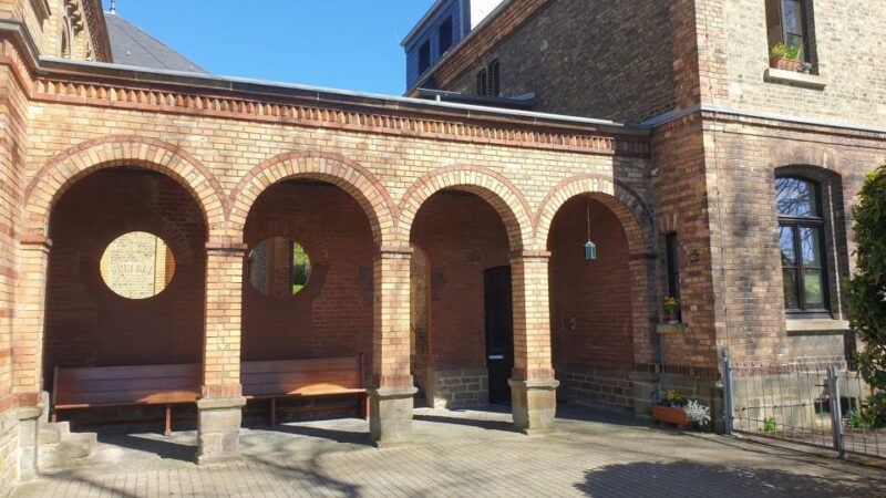 Food: Kupferdreh - Self-guided Walk Railway, Lake, History - Historical Sites and Highlights