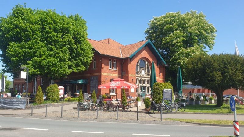 Food: Kupferdreh - Self-guided Walk Railway, Lake, History - Tour Information and Inclusions