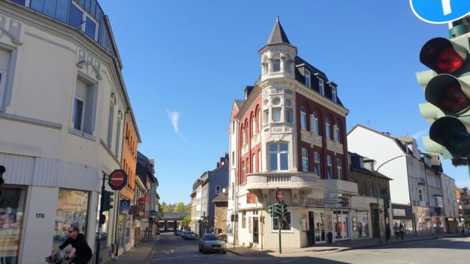 Food: Kupferdreh - Self-guided Walk Railway, Lake, History - Offline Map and Audio Guide