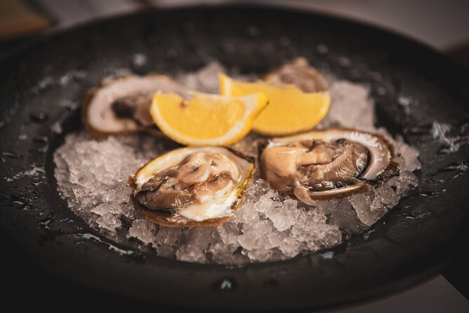 Food Lovers Walking Tour & Sunset Cruise - Group Size and Accessibility