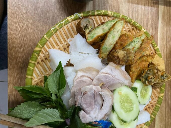 FOODTOUR: Gastrononmic Egg Coffee Making Show Extra - Local Cuisine Tasting