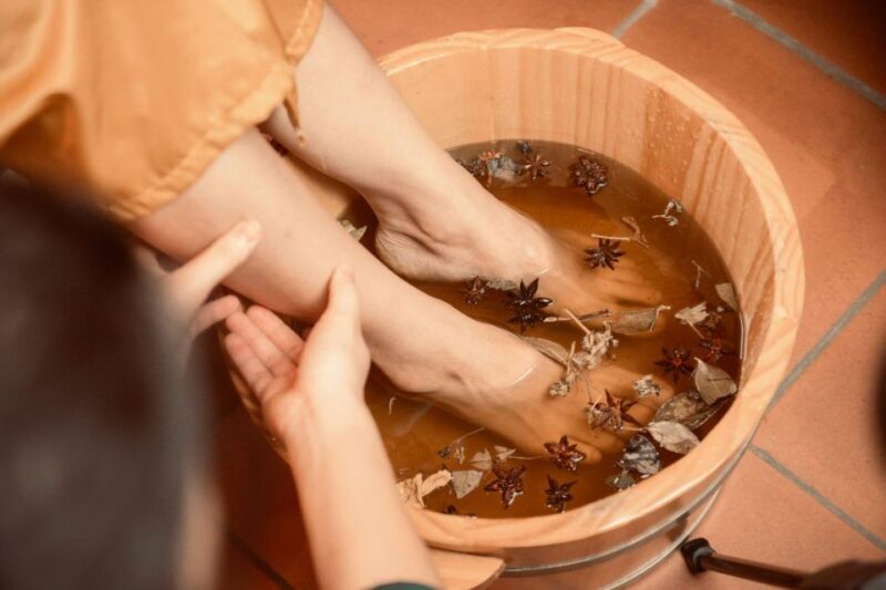Foot Massage - Aromatic Oils and Relaxation