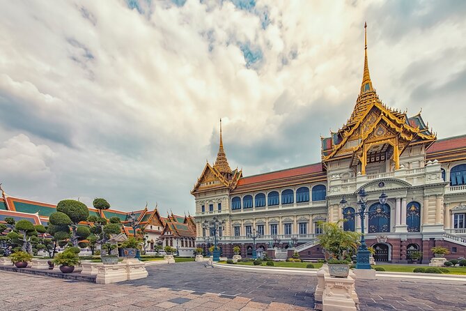 Footsteps of Love: a Romantic Wander Through Bangkok'S Heart - Savoring Authentic Thai Cuisine