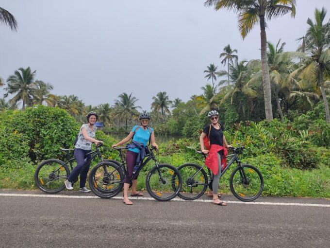 Fort Kochi & Kumbalangi/ Kadamakudy Cycling Tour (Full Day) - Cultural Immersion