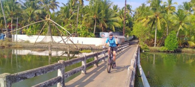 Fort Kochi & Kumbalangi/ Kadamakudy Cycling Tour (Full Day) - Nature Exploration