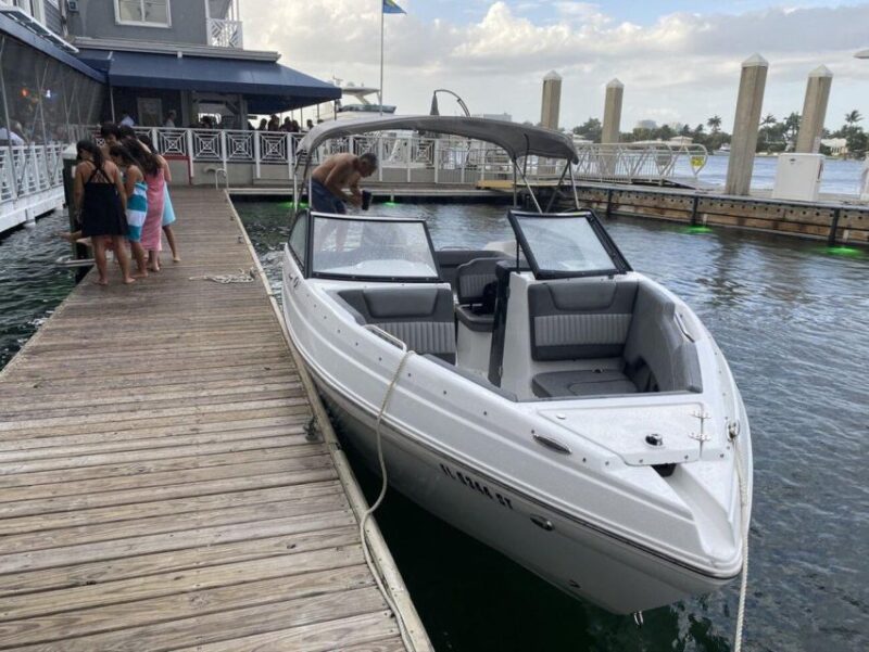 Fort Lauderdale: 12 People Private Boat Rental - Boat Features and Amenities