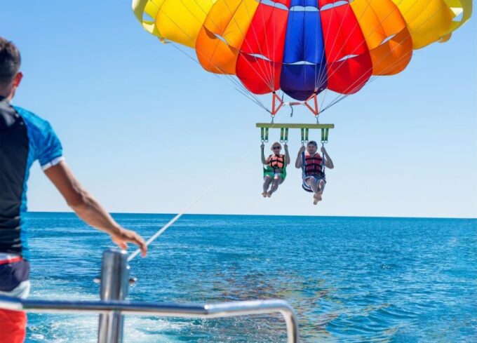 Fort Lauderdale, FL: Parasailing in Fort Lauderdale - What to Expect During the Parasailing Adventure