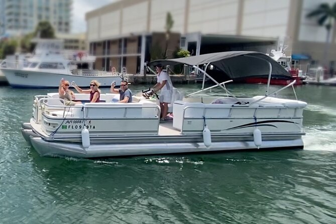 Fort Lauderdale Private Christmas Lights Boat Tour 2.5 Hours - Captains Role and Fee