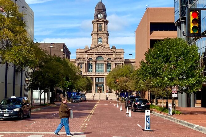 Fort Worth Sundance Square Food, History, and Architecture Tour - Lunch at Riskys BBQ