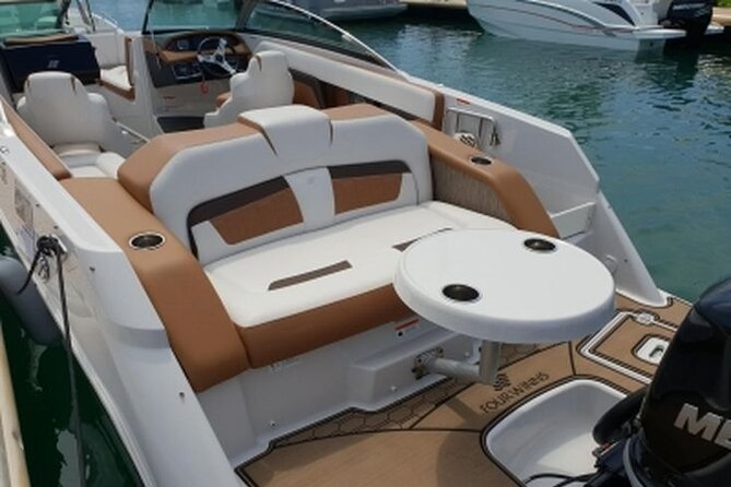 Fourwinns HD240 Boat Rental for 10 People 4 Hours - Boat Rental Overview