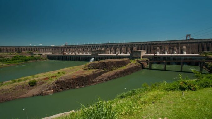 Foz Do Iguaçu: Itaipu Hydroelectric Dam Guided Tour - Construction History