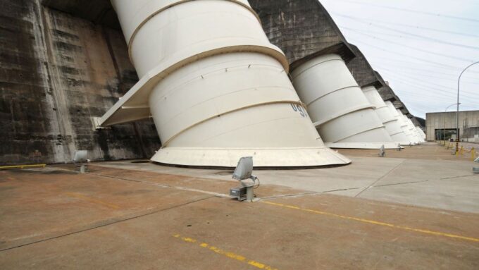 Foz Do Iguaçu: Itaipu Hydroelectric Dam Guided Tour - Environmental Initiatives