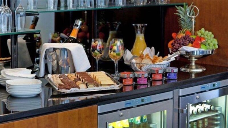 Frankfurt Airport: LuxxLounge Access Terminal 1 (Land Side) - Amenities and Services