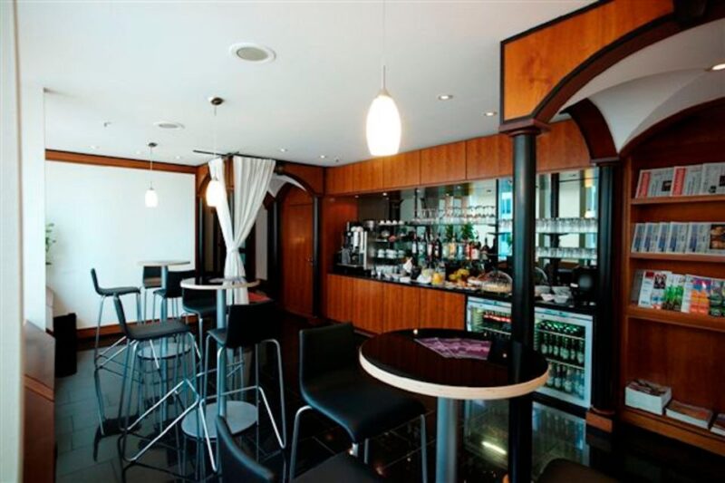 Frankfurt Airport: LuxxLounge Access Terminal 1 (Land Side) - Customer Ratings and Feedback