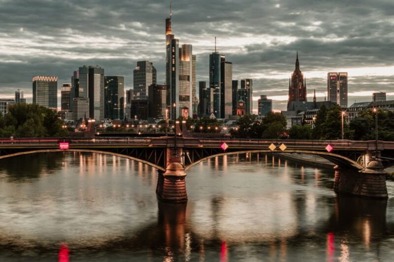 Frankfurt: City Exploration Game and Tour - Key Points
