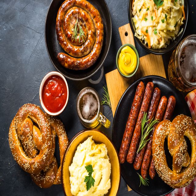 Frankfurt: German Food & Frankfurt Old Town Private Tour - Key Points
