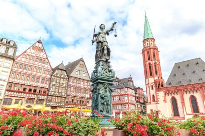 Frankfurt: Guided Bike Tour - Cycling to Main River and Museums