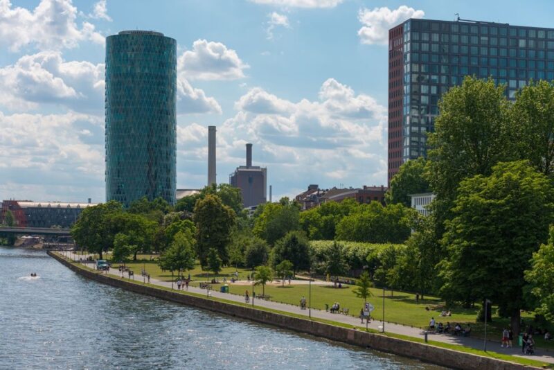 Frankfurt: Guided Walk Between Palm Trees and Skyline - Customer Feedback and Ratings