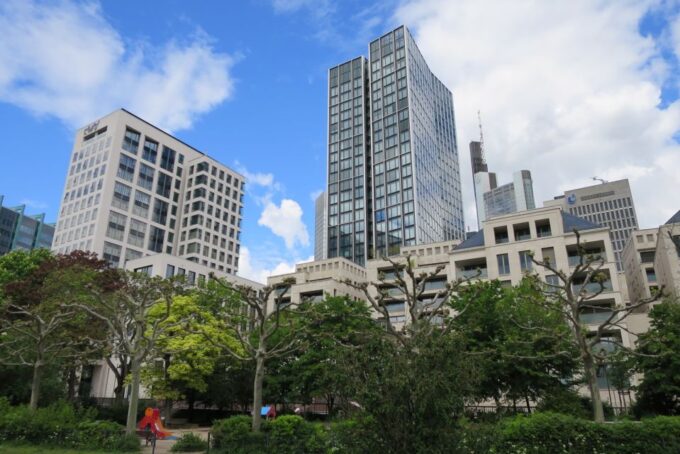 Frankfurt: Guided Walk Between Palm Trees and Skyline - Frequently Asked Questions