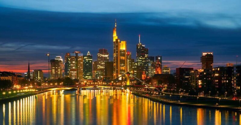 Frankfurt: Guided Walk Tour With Apple Wine Tasting - Cultural Experience