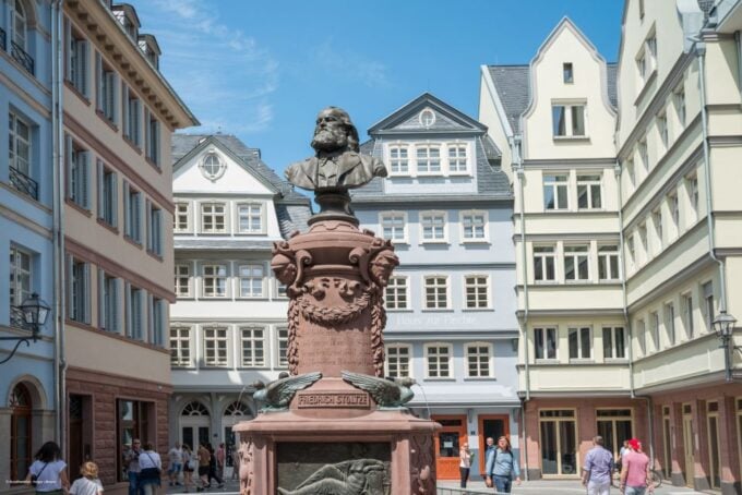 Frankfurt: Highlights and New Old Town English-Language Tour - Exploring Frankfurts Urban History