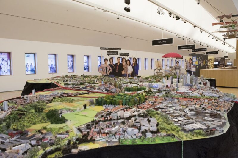 Frankfurt: Historisches Museum Entry Ticket - Visitor Amenities and Accessibility