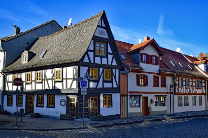 Frankfurt: Höchst Walking Tour With a Local - Group Size and Accessibility