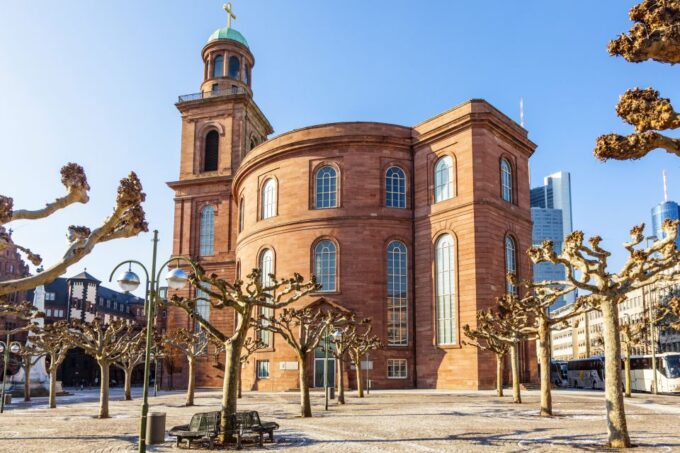 Frankfurt: Hop-on Hop-off Day Skyline or Express City Tour - Languages and Commentary