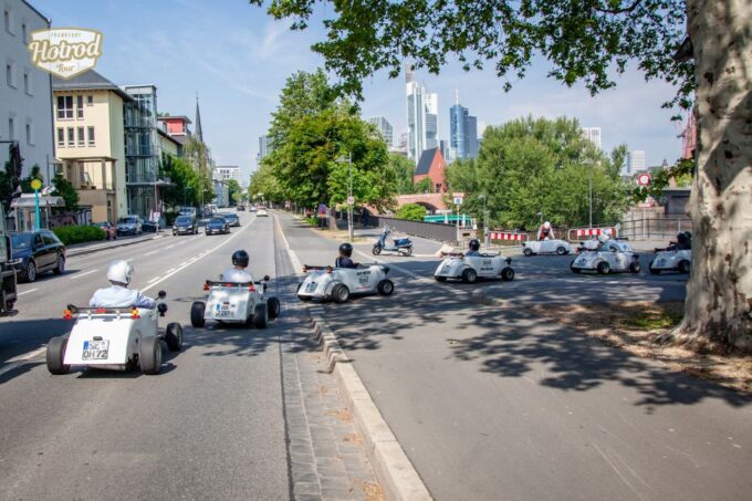 Frankfurt: Hotrod Sightseeing Tour - Driving the Hotrod