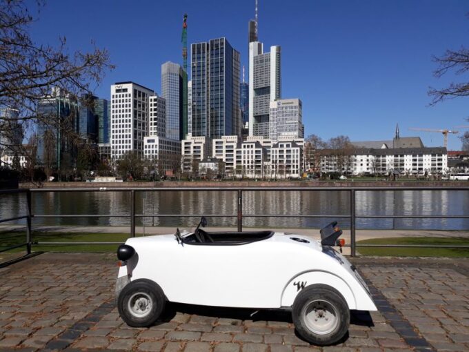 Frankfurt: Hotrod Sightseeing Tour - Exploring Frankfurts Sights