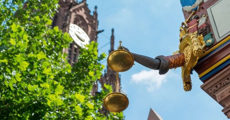 Frankfurt: New Old Town and Highlights German-Language Tour - Key Points