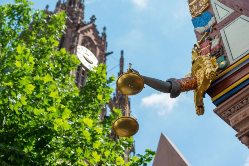Frankfurt: New Old Town and Highlights German-Language Tour - Guided Walking Tour