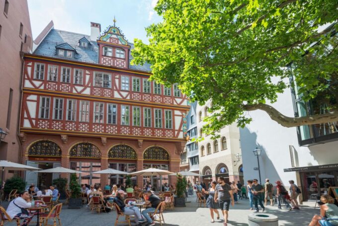 Frankfurt: New Old Town and Highlights German-Language Tour - Accessibility and Inclusivity