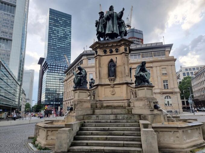 Frankfurt Old Town Audio Rally by P.I. Sir Peter Morgan - Navigation Assistance
