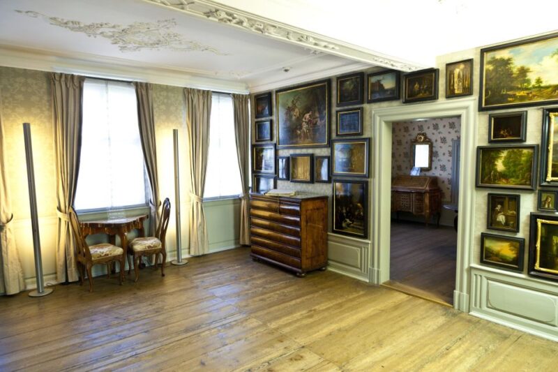 Frankfurt: Old Town Highlights Private Walking Tour - Inclusions