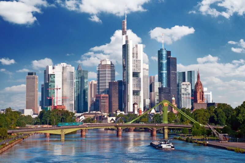 Frankfurt: Old Town Highlights Private Walking Tour - Meeting Point and Accessibility