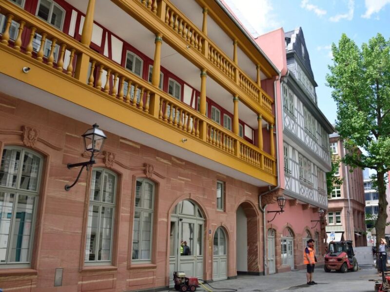Frankfurt: Old Town Smartphone Audio Tour - Tour Features