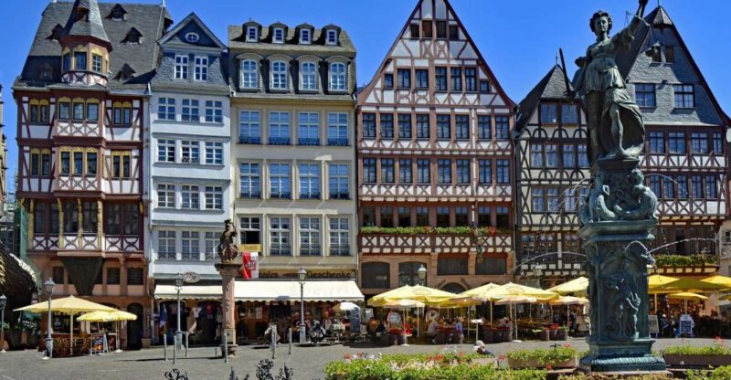 Frankfurt: Private Christmas Market Tour - Experience Highlights