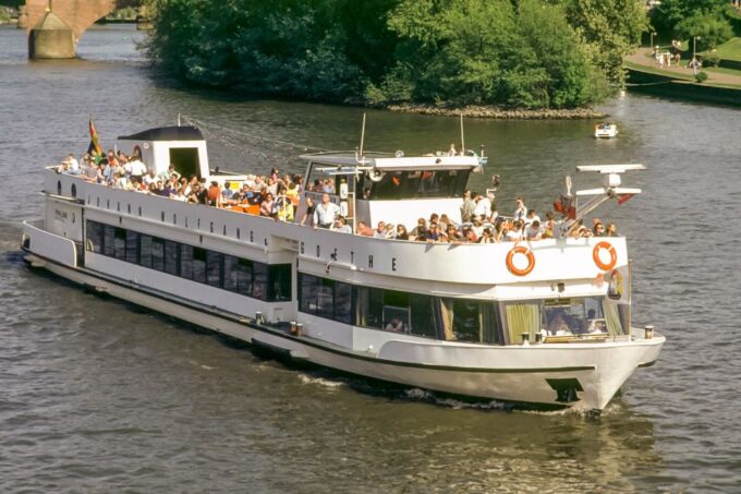 Frankfurt: River Main Sightseeing Cruise With Commentary - How to Book the Cruise