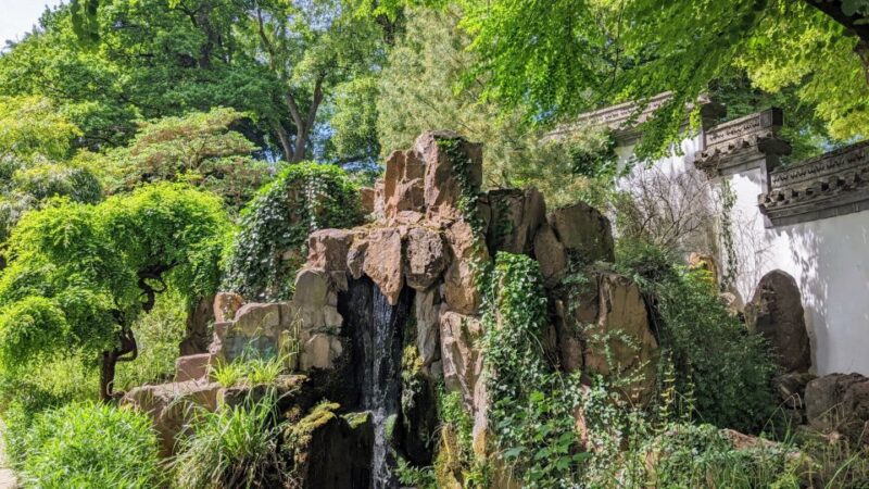 Frankfurt: Self-guided City Walk to Locals Favourite Places - Key Points