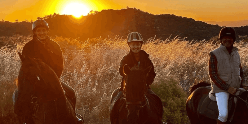 Franschhoek: 2h Horseback Riding at Sunset With Sundowners - Sundowners and Snacks Break