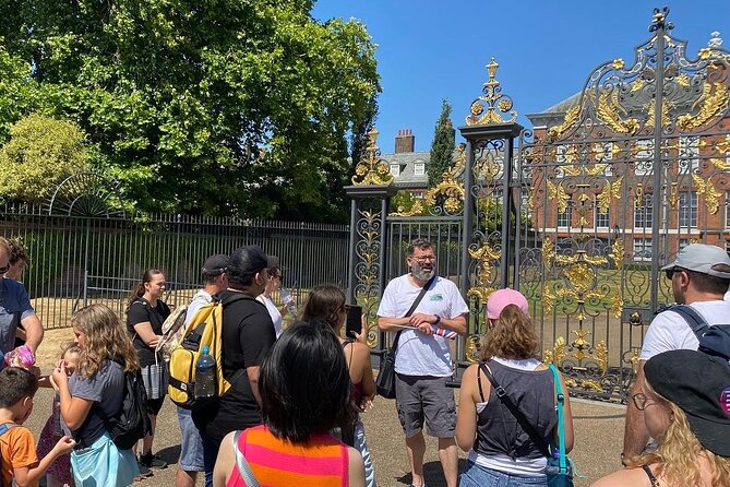 Freddie Mercury and Queen. the London Tour - Meeting Point and End Location