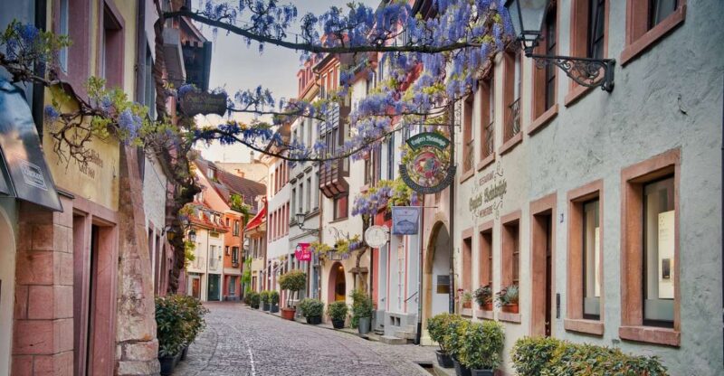 Freiburg Im Breisgau: Old Town Walking Tour in Italian - Key Points