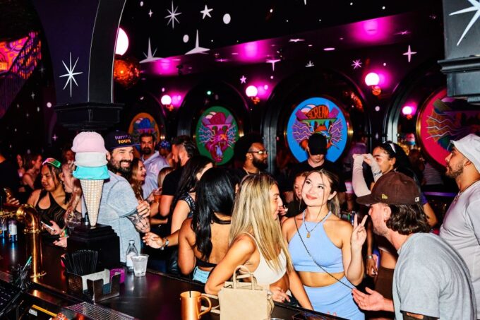 Fremont Street-Old Vegas Bar Crawl - What to Expect