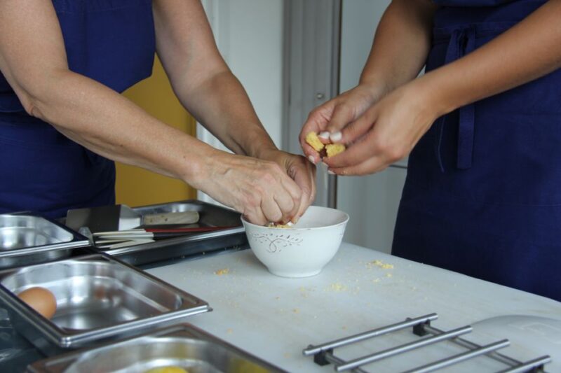 French Dessert Class With a Parisian Chef - Class Environment